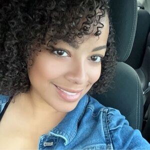 Meet your Posher, Reyna